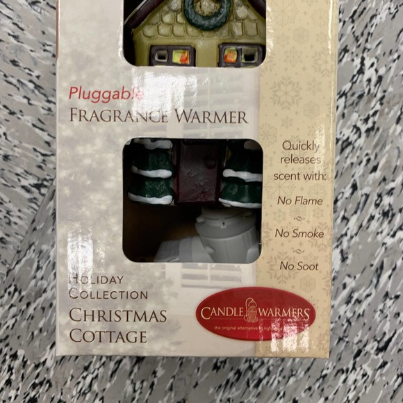 Candle Warmers Christmas Cottage Snow House Pluggable Fragrance Warmer Ceramic - Picture 4 of 8